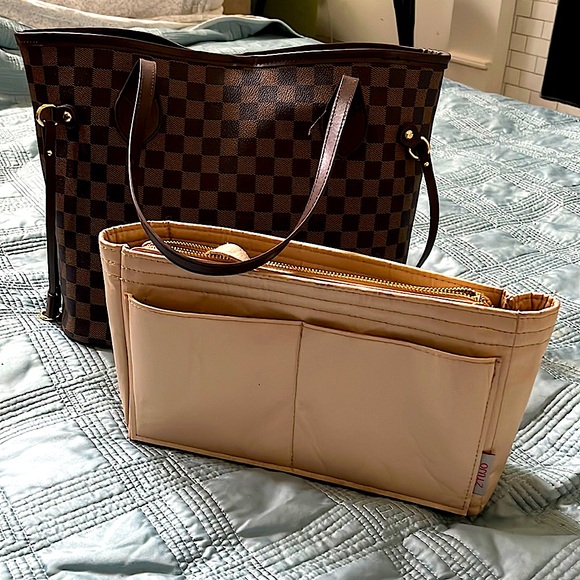 Brown checkered tote with organizational insert - Picture 1 of 4